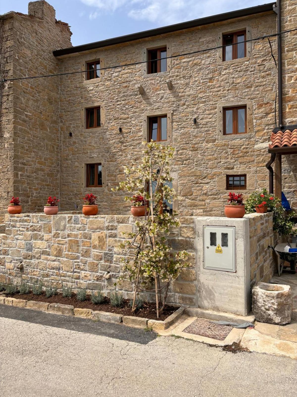 Apartments Grožnjan Exterior foto